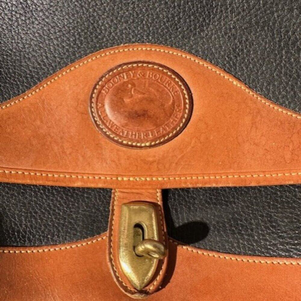Vintage Dooney & Bourke All Weather Pebbled Leather Shoulder Saddle Bag Purse US - Picture 2 of 16